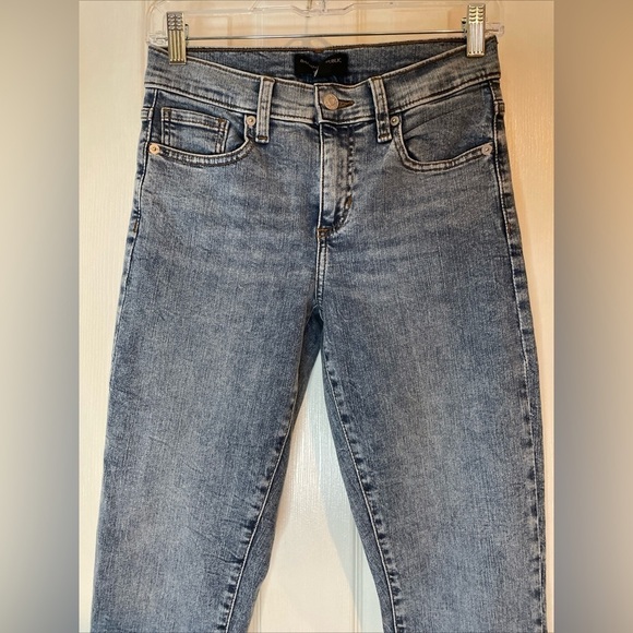 Banana Republic Factory Skinny Fit Jeans  Medium Wash Size 25/0 - Picture 2 of 16